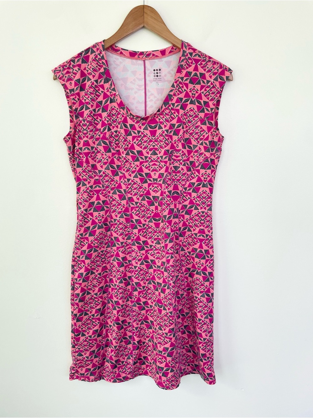 Title Nine Espionage Dream Dress in Geometric Pink Print S Small